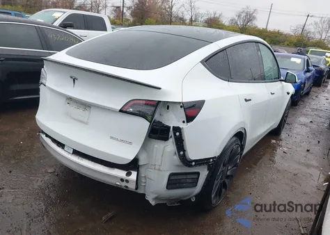 2023 Tesla Model Y Performance Dual Motor All-Wheel Drive z USA, uszkodzony, nr VIN 7SAYGDEF6PF810928